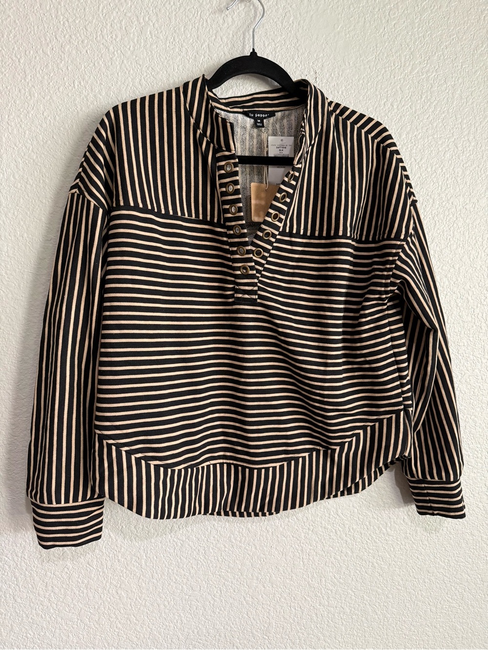 Blu pepper medium NWT Striped Black and Tan Pullover Henley Top